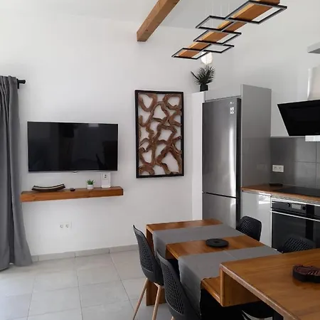 Apartament La Palmera - 2 Bedroom - Playa Roca Sea Front Access - Pool View - Free Ac - Wifi Costa Teguise