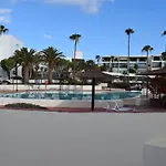 La Palmera - 2 Bedroom - Playa Roca Sea Front Access - Pool View - Free Ac - Wifi Appartamento Costa Teguise