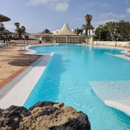 La Palmera - 2 Bedroom - Playa Roca Sea Front Access - Pool View - Free Ac - Wifi Apartamento Costa Teguise