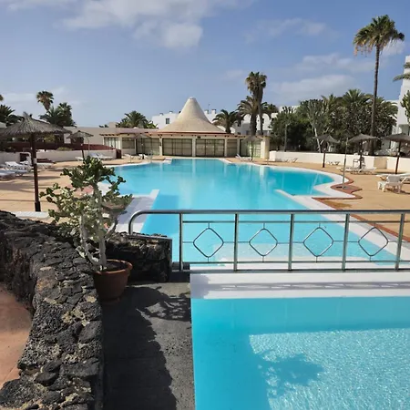 La Palmera - 2 Bedroom - Playa Roca Sea Front Access - Pool View - Free Ac - Wifi * Costa Teguise