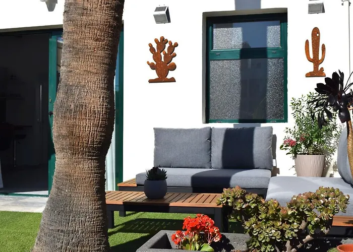 Apartment La Palmera: Beachfront With Pool View *