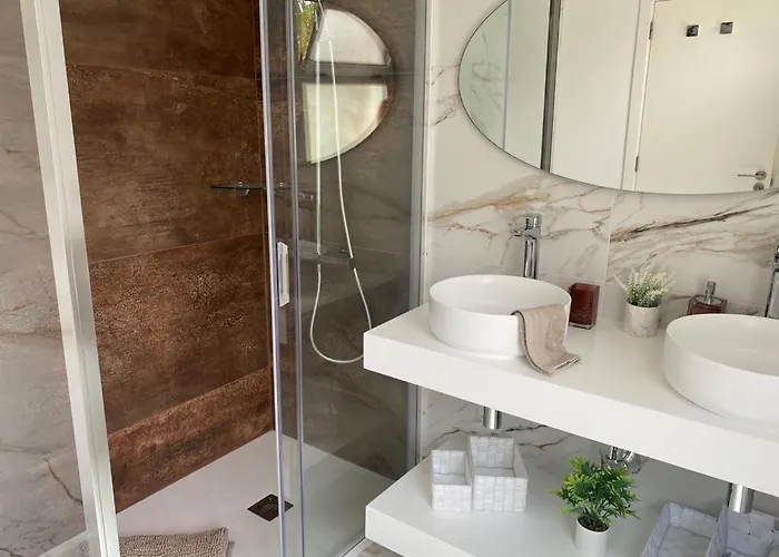 La Palmera: Beachfront With Pool View Apartment Costa Teguise