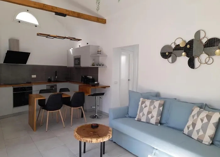 Apartment La Palmera: Beachfront With Pool View Costa Teguise