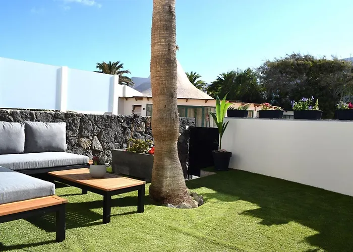 La Palmera: Beachfront With Pool View Costa Teguise