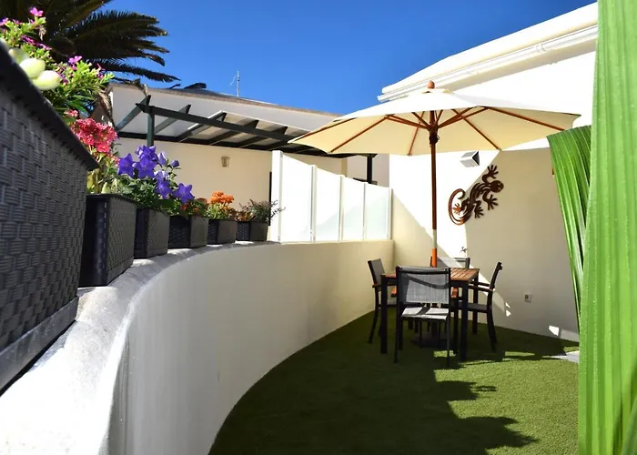 La Palmera: Beachfront With Pool View Apartment *