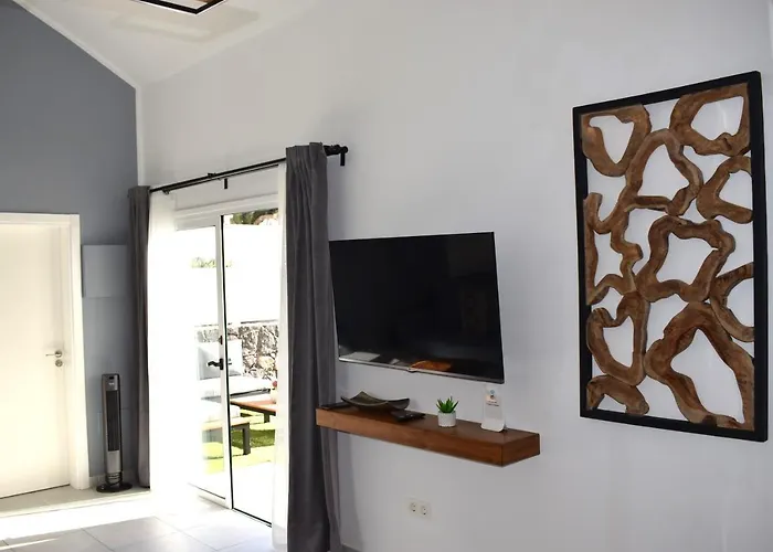 La Palmera: Beachfront With Pool View Costa Teguise