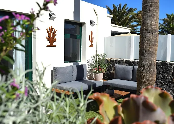 La Palmera: Beachfront With Pool View