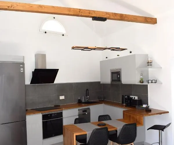 La Palmera: Beachfront With Pool View