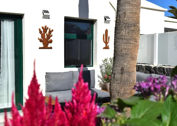 Apartment La Palmera: Beachfront With Pool View