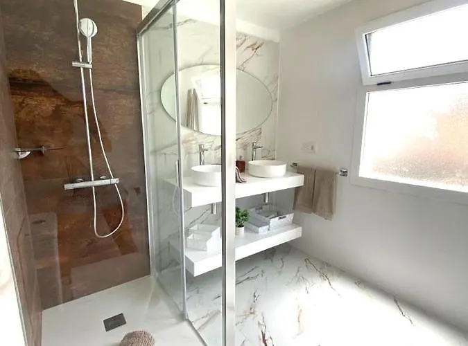 La Palmera: Beachfront With Pool View Apartment Costa Teguise