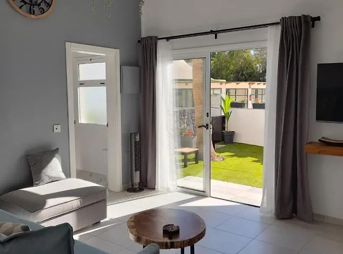 Apartment La Palmera: Beachfront With Pool View *