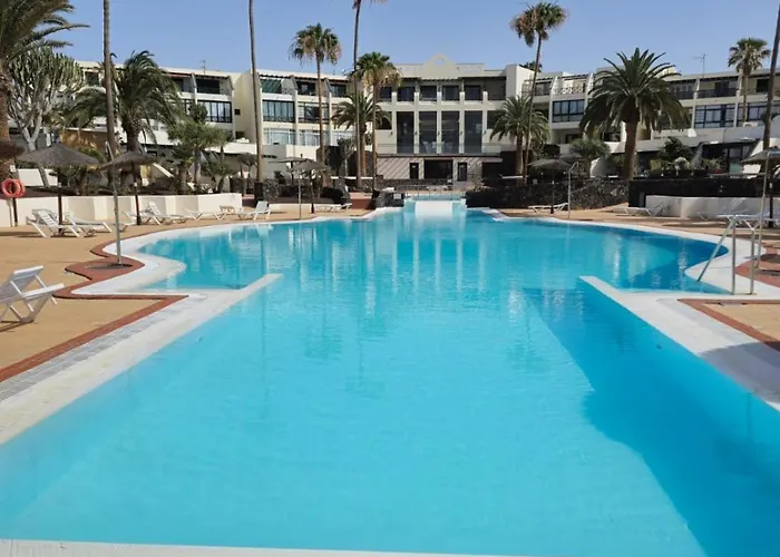 Apartment La Palmera: Beachfront With Pool View