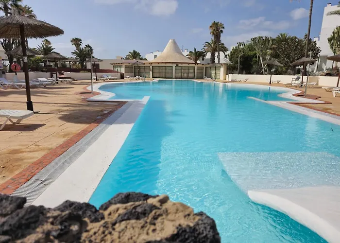 La Palmera: Beachfront With Pool View Apartment Costa Teguise
