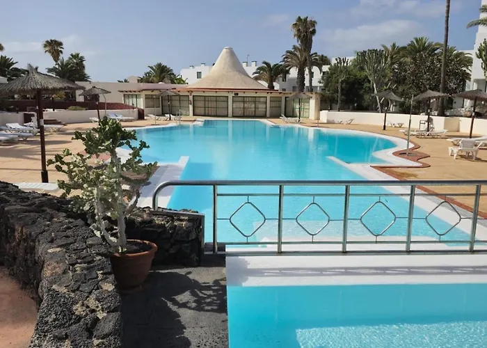 La Palmera: Beachfront With Pool View * Costa Teguise